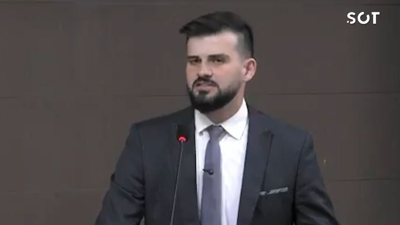 Vereador Fão do Bolsonaro protocola pedido de cassação contra Dr. Lauri após denúncia sobre uso de assessor em obra particular