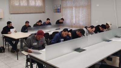 Imagem referente à notícia: Processo seletivo da Copel registra mais de dois mil e trezentos candidatos para vagas de eletricistas