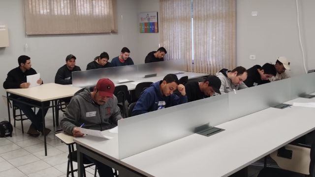 Processo seletivo da Copel registra mais de dois mil e trezentos candidatos para vagas de eletricistas