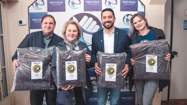 Provopar recebe 2 mil cobertores do FC Cascavel e reforça atendimento a famílias em situação de vulnerabilidade no inverno