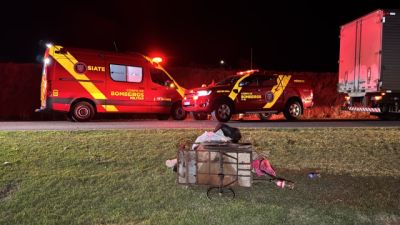 Imagem referente à notícia: Mulher fica ferida após ser atropelada por caminhão na marginal da BR-277, em Cascavel
