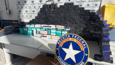 Imagem referente à notícia: Receita Federal apreende carga milionária com mais de 2 mil caixas de medicamentos emagrecedores escondidas em transportadora de Cascavel
