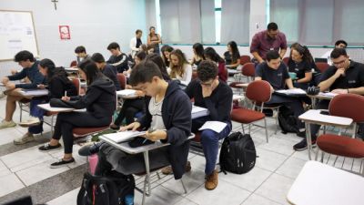 Imagem referente à notícia: Educação financeira pode ser incluída no currículo escolar
