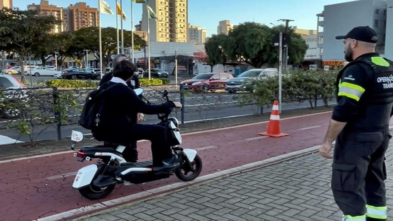 Transitar inicia campanha para orientar usuários de veículos autopropelidos sobre nova lei em Cascavel