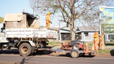 Imagem referente à notícia: Prefeitura intensifica limpeza de meios-fios e bocas de lobo para prevenir impactos do El Niño em Cascavel