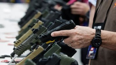 Imagem referente à notícia: Ações pró-armas de Trump devem favorecer facções criminosas no Brasil