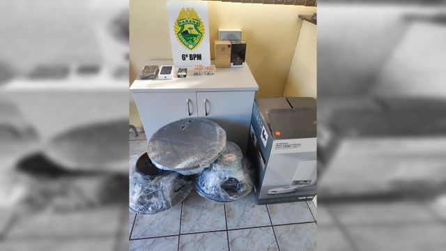 Receita Federal e PM apreendem iPhones, medicamentos e eletrônicos em abordagem na BR-277, em Catanduvas
