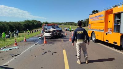 Imagem referente à notícia: Motorista morre carbonizado ficam feridos após colisão frontal na BR-277 em Candói