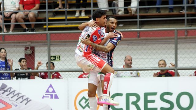Imagem referente a notícia: Imagem referente a notícia: Cascavel Futsal busca empate heroico nos segundos finais e arranca ponto contra o líder Atlântico pela LNF