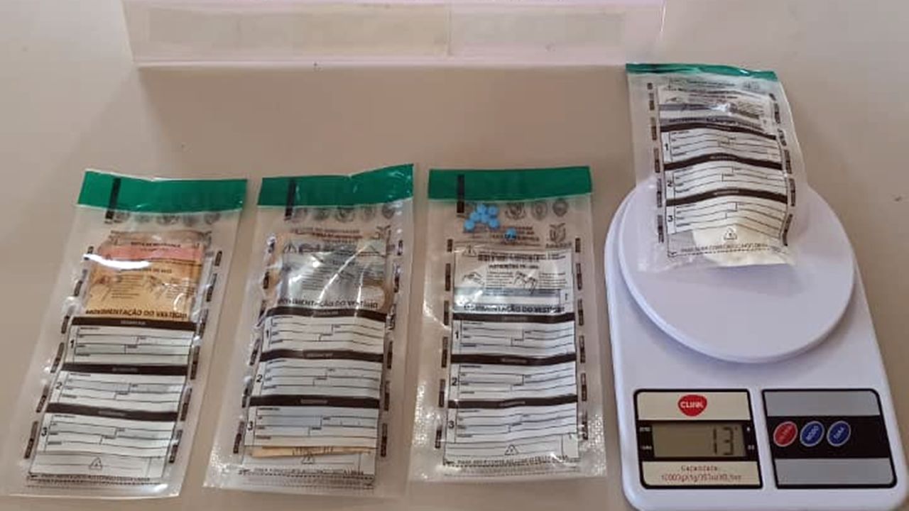 Suspeito tenta fugir da PM, sofre queda de moto e acaba preso com cocaína, ecstasy e notas falsas em Santa Tereza do Oeste