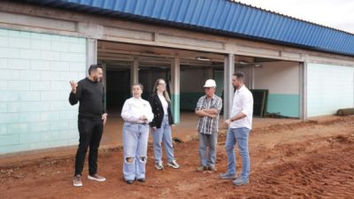 Imagem referente à notícia: Prefeito Tiago Almeida acompanha avanço de reforma e ampliação do Cmei Espaço e Vida