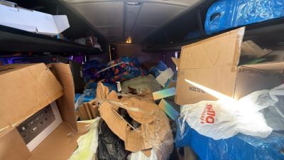 Imagem referente à notícia: Receita Federal retém ônibus clandestino com carga de R$ 800 mil em mercadorias na BR-277