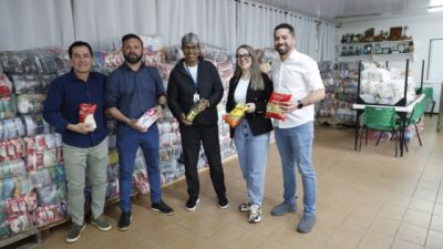 Imagem referente à notícia: Jogo entre FC Cascavel X Corinthians arrecada 15 toneladas de alimentos para Apae