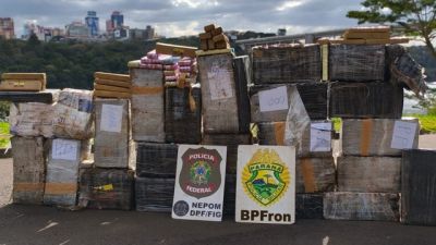 Imagem referente à notícia: Ação integrada entre BPFron e Polícia Federal apreende mais de 620 quilos de maconha e prende suspeito em Foz do Iguaçu