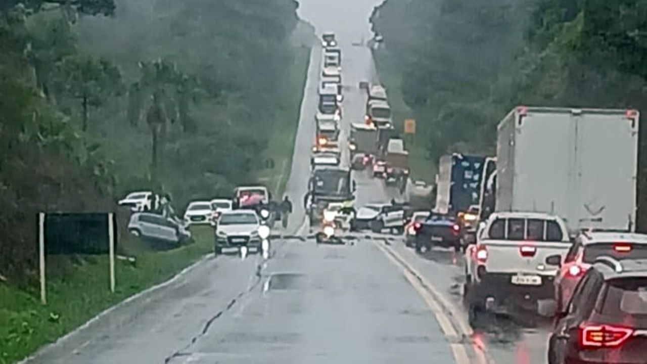Grave acidente deixa dois mortos e três feridos na BR-277 em Guarapuava; pista é totalmente interditada