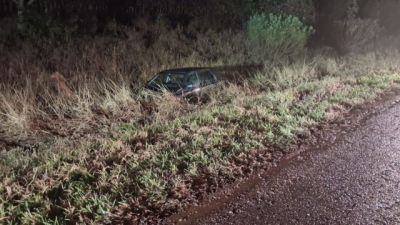 Imagem referente à notícia: Volkswagen Golf de Cascavel é encontrado abandonado após saída de pista na BR-369, em Corbélia