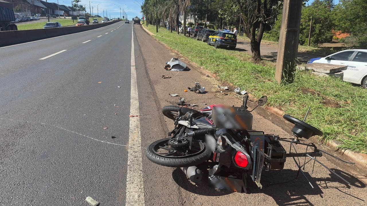 Motociclista morre após pneu furar durante ultrapassagem e colisão com caminhão na BR-369, em Londrina