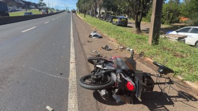 Imagem referente a notícia: Motociclista morre após pneu furar durante ultrapassagem e colisão com caminhão na BR-369, em Londrina