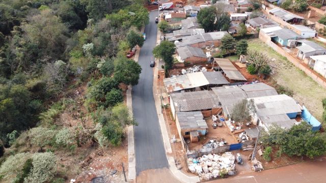 Após anos no barro, Prefeitura conclui obra de pavimentação das ruas Portugal, Grécia e Alemanha no Cascavel Velho