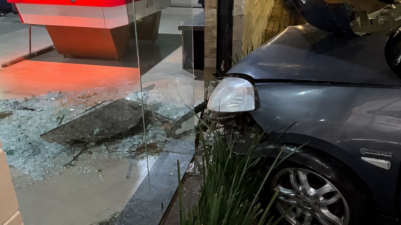 Motociclista fica ferido após colisão entre moto e carro em Cascavel