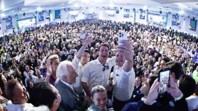 Imagem referente à notícia: Ratinho Junior defende continuidade na convenção que confirmou Sandro Alex como indicado do PSD