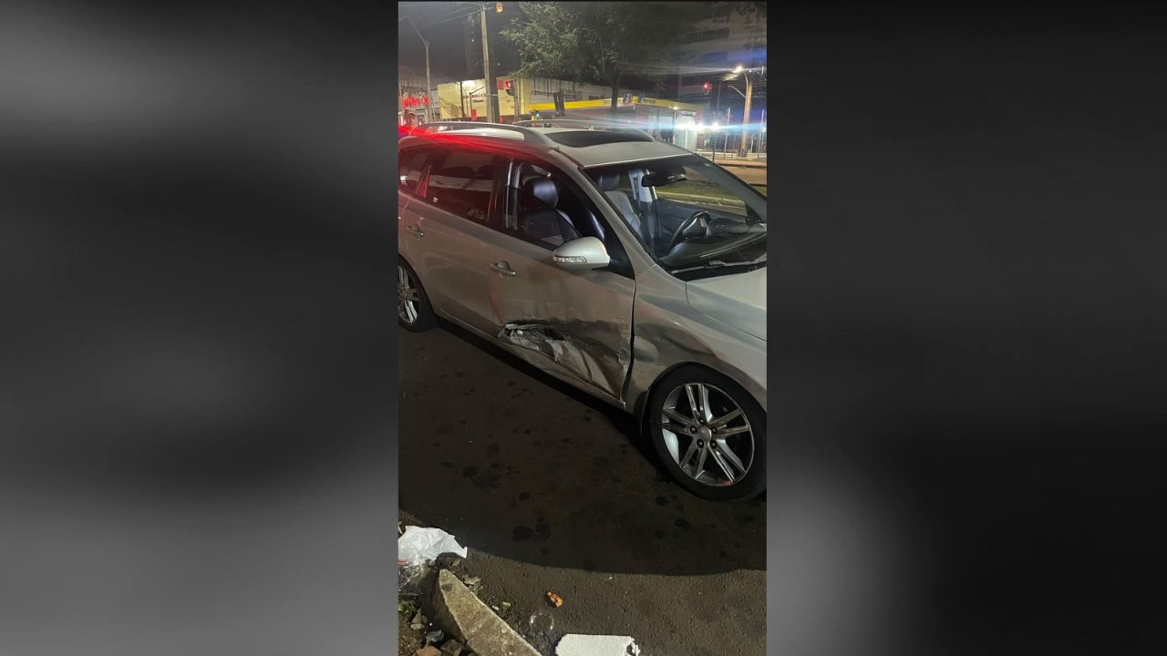 Motorista é preso por embriaguez após acidente com dois carros no Centro de Cascavel