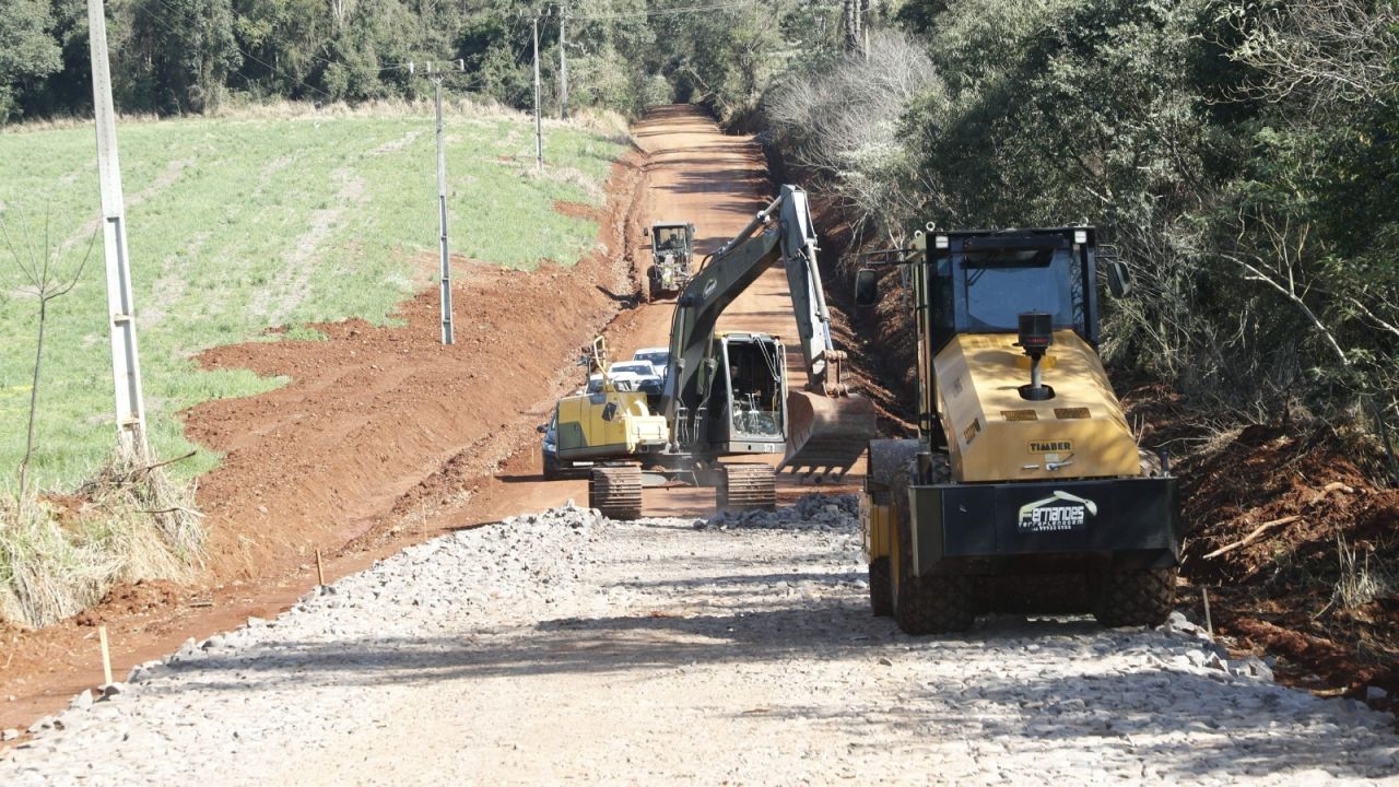 Prefeitura acelera obras do maior programa de asfalto rural de Cascavel