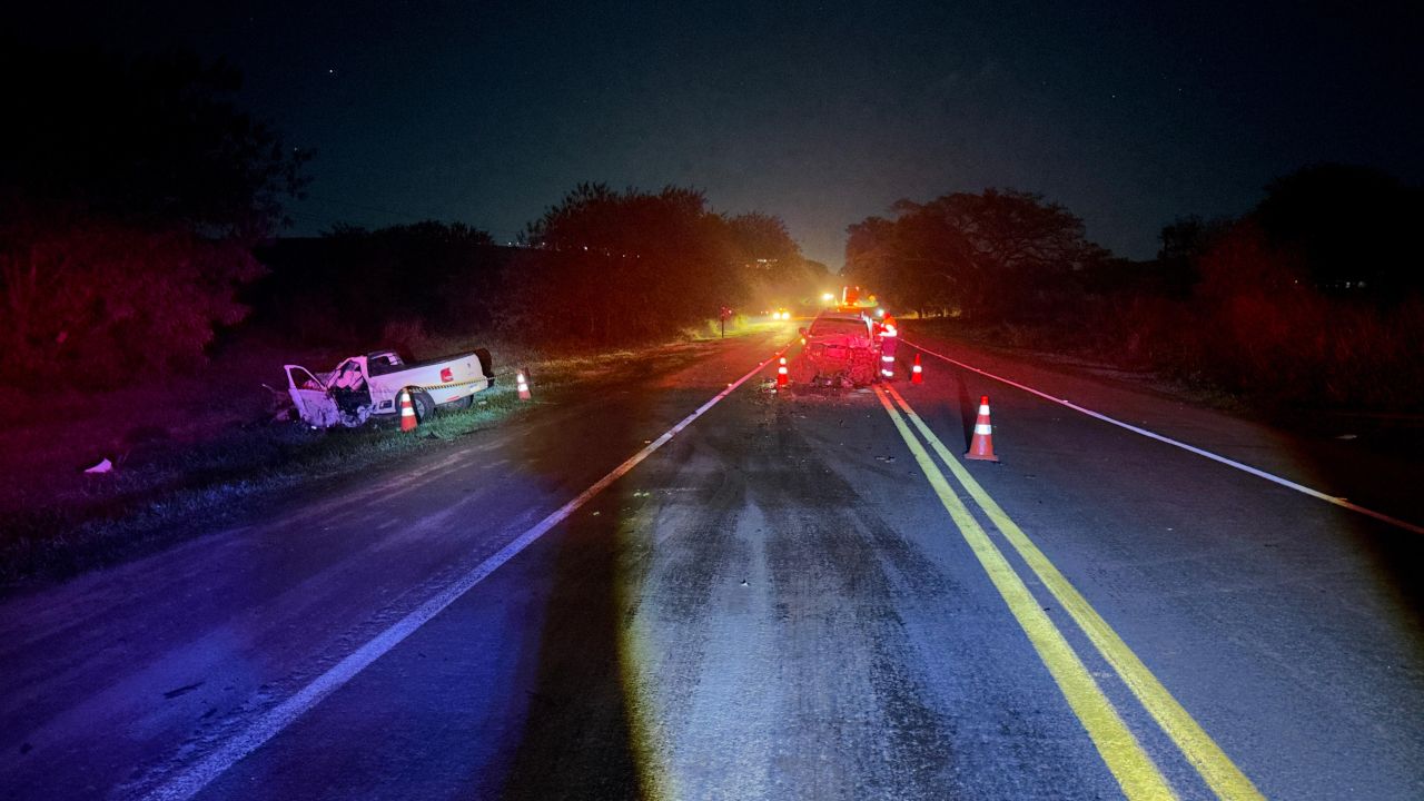 Motorista morre em colisão frontal após caminhonete invadir pista contrária na BR-369, em Andirá