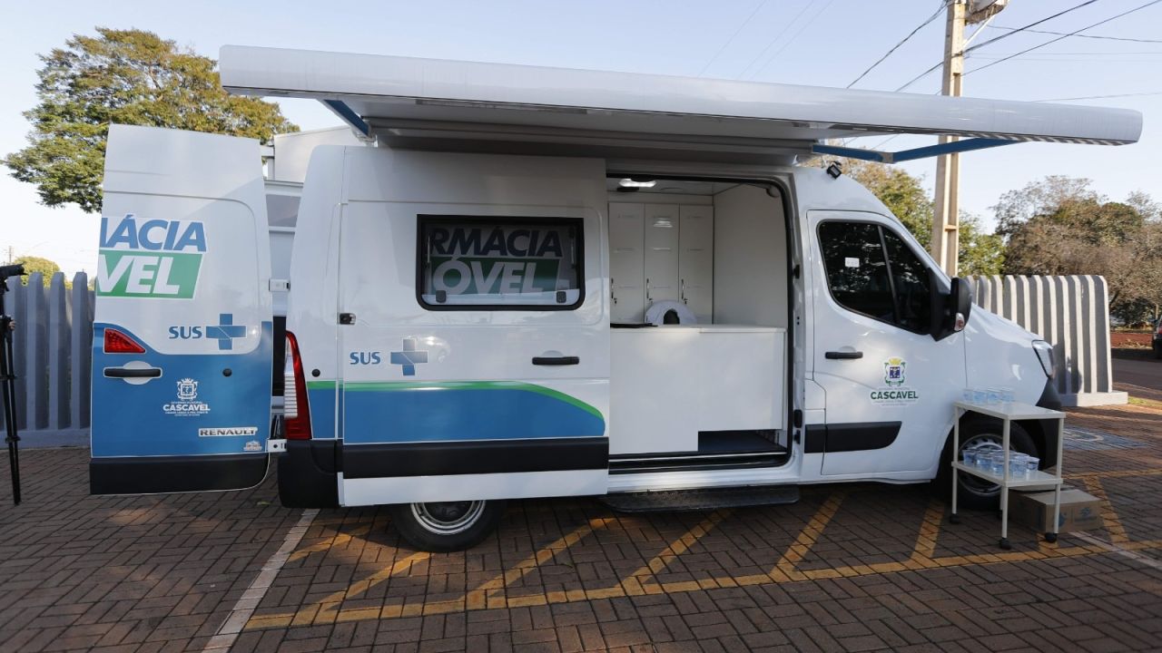 Farmácia Móvel começa a atender distritos de Cascavel e leva medicamentos controlados para mais perto da população rural