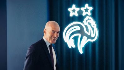 Imagem referente à notícia: Zidane é anunciado como novo técnico da seleção da França e inicia missão por títulos com geração estrelada