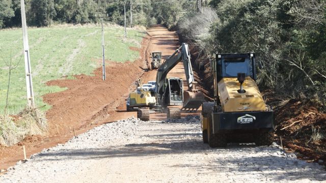 Prefeitura acelera obras do maior programa de asfalto rural de Cascavel