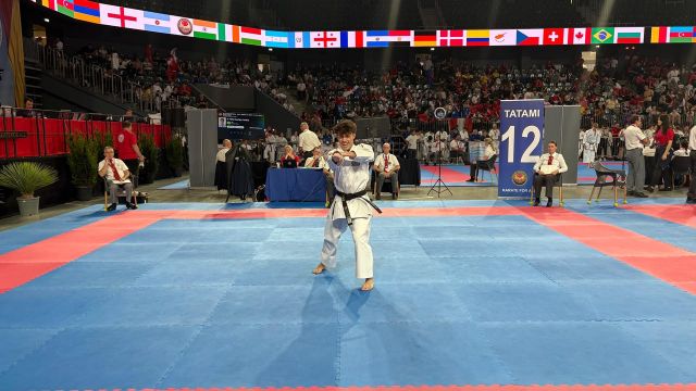 Karateca de Cascavel conquista bicampeonato mundial na Romênia