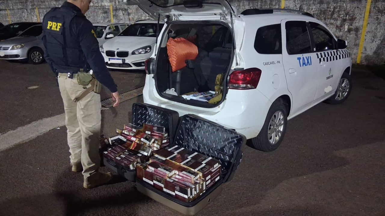 PRF e Receita Federal apreendem carga de cigarros contrabandeados durante fiscalização na BR-277, em Santa Tereza do Oeste
