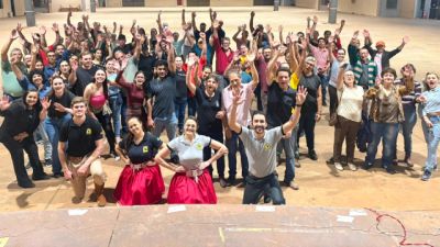 Imagem referente à notícia: Curso gratuito de dança de salão inicia em Corbélia com todas as vagas preenchidas e amplia projeto para Ouro Verde do Piquiri