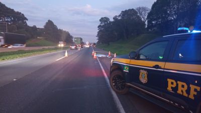 Imagem referente à notícia: Motociclista morre após ser atingido por caminhão e atropelado na BR-116, em São José dos Pinhais