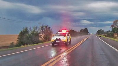 Imagem referente à notícia: Roubo de veículo mobiliza Polícia Militar e provoca buscas na BR-369, em Cascavel