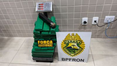 Imagem referente à notícia: BPFRON, PRF e Força Nacional apreendem mais de 29 kg de drogas em ônibus na Ponte Ayrton Senna, em Guaíra
