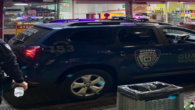 Mulher é detida após causar tumulto em comércio, desacatar agentes e resistir à abordagem da GM em Cascavel
