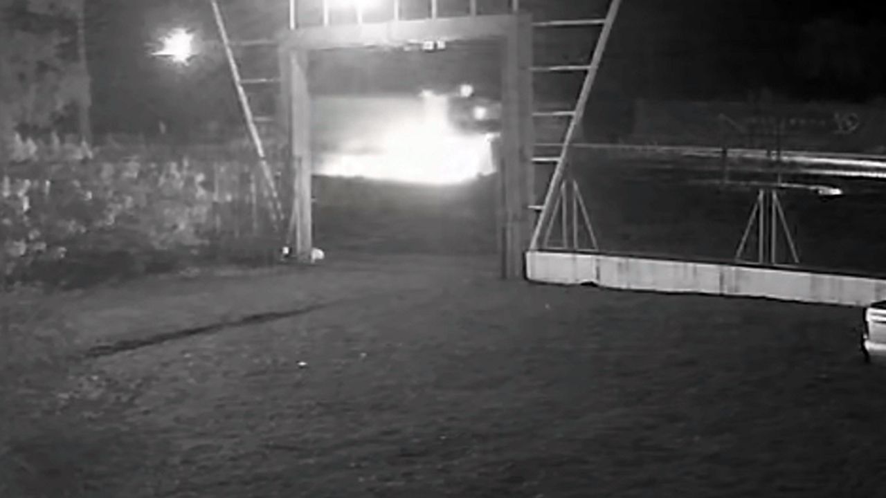 Vídeo mostra momento em que motociclista morre após colisão frontal com caminhão na BR-369, em Cascavel