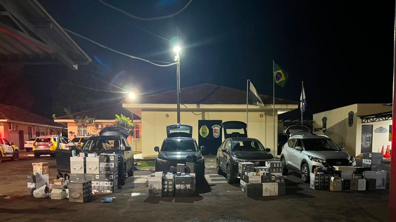 PM prende quatro suspeitos e apreende carga milionária de eletrônicos, vinhos e medicamentos em Assis Chateaubriand