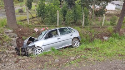 Imagem referente à notícia: Saída de pista na BR-153 deixa casal e duas crianças feridos em Mallet