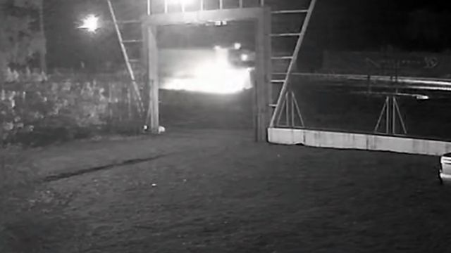 Vídeo mostra momento em que motociclista morre após colisão frontal com caminhão na BR-369, em Cascavel