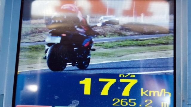 Motociclista é flagrado a 177 km/h na BR-163 em Cascavel durante fiscalização da PRF