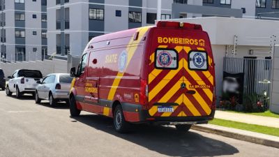 Imagem referente à notícia: Box de banheiro estoura e deixa duas crianças feridas em residencial no bairro Riviera, em Cascavel