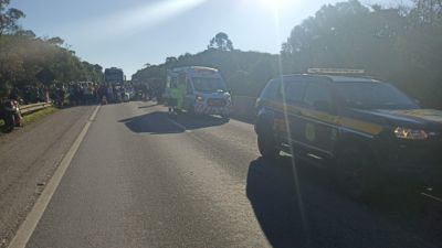 Imagem referente à notícia: Motociclista de 37 anos morre após bater na traseira de carro na BR-277, em Morretes