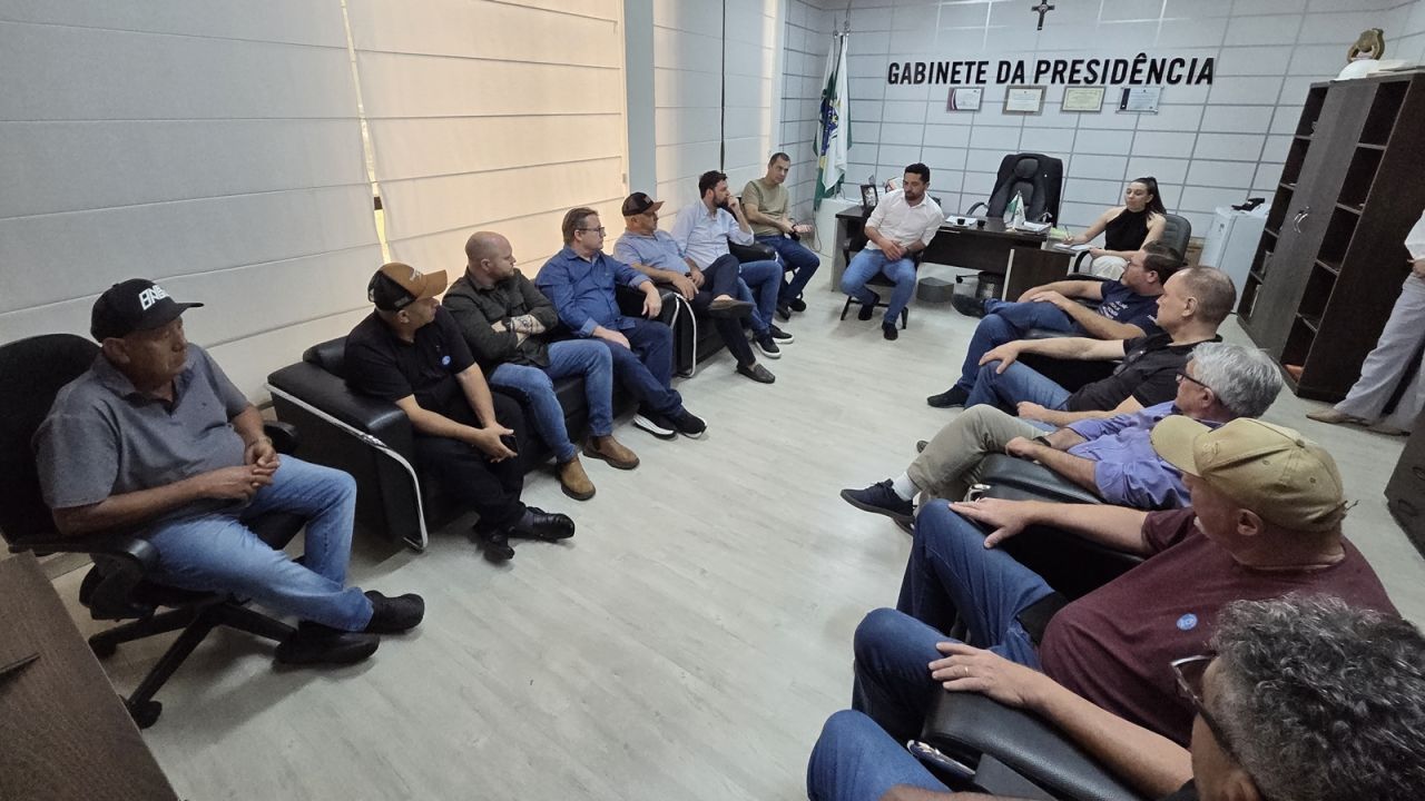Presidente da Câmara Tiago Almeida recebe moradores da Comunidade São Francisco para discutir demandas da região