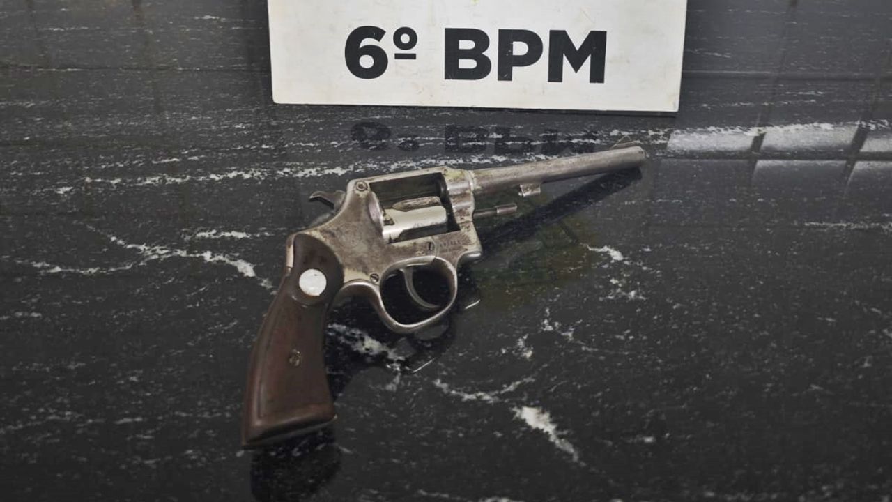 Motorista embriagado é preso com revólver após ameaças e fuga de posto de combustíveis em Cascavel