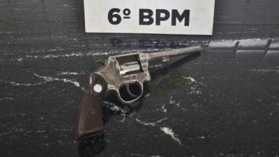 Motorista embriagado é preso com revólver após ameaças e fuga de posto de combustíveis em Cascavel