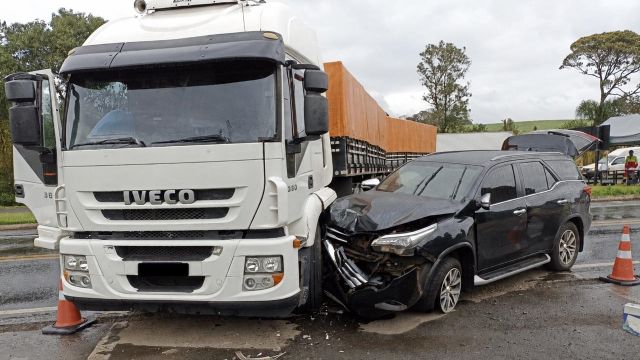 Vereador de Cascavel e família ficam feridos após grave acidente com carreta na BR-277, em Prudentópolis
