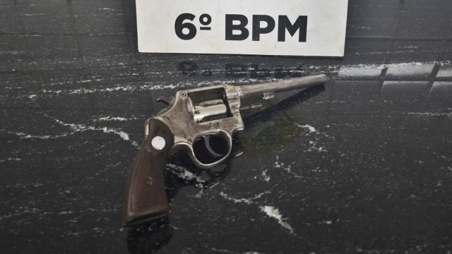 Motorista embriagado é preso com revólver após ameaças e fuga de posto de combustíveis em Cascavel